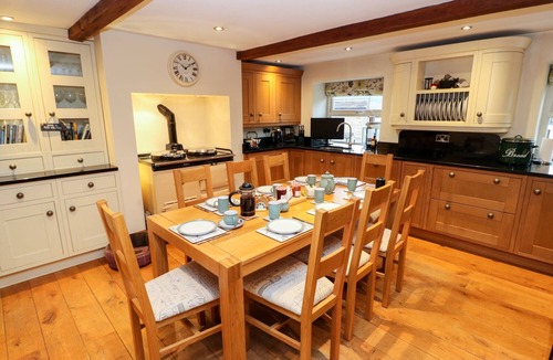 Hepworth Cottage | LONG ING FARM, pet friendly, with hot tub in Hade Edge, Yorkshire