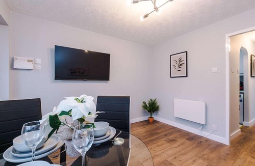 Wigan Apartment | Long Stays Offers , New 2 Bed APT , Sleeps 3 , Wigan , Perfect for Relocations , Contractors , Families