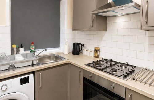 Bradford House | Long Stays Welcome | Free Parking | WiFi | Smart TV | Transport Links