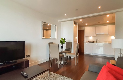 Canary Wharf Apartment | Lovely 2-Bed/2-Bath Apartment in Lincoln Plaza