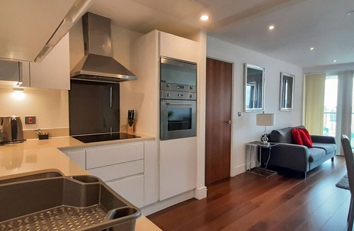 Canary Wharf Apartment | Lovely 2-Bed/2-Bath Apartment in Lincoln Plaza