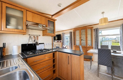 Ingoldmells House | Lovely 7 berth caravan with free WiFi in Skegness ref 67009L