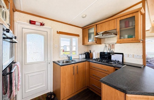 Ingoldmells House | Lovely 7 berth caravan with free WiFi in Skegness ref 67009L