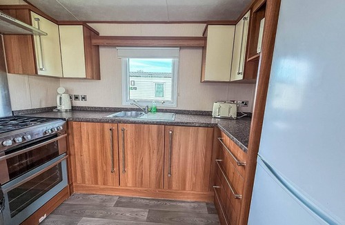 Louth House | Lovely 8 berth caravan at Sunnydale in Lincolnshire ref 35239S