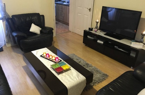 Barking Apartment | Lovely private apartment next to Barking Station