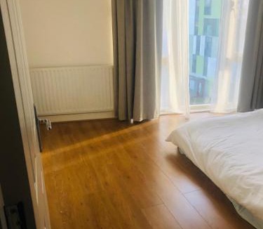 Barking Apartment | Lovely top floor spacious flat next to the station