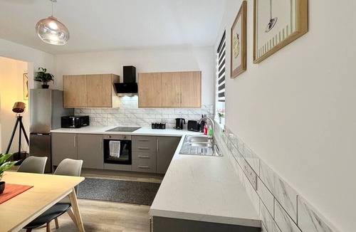 Cleethorpes House | Lovett House - Contractors or Family Holidays