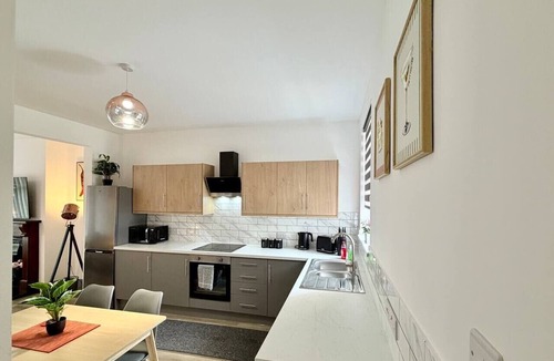 Cleethorpes House | Lovett House - Contractors or Family Holidays