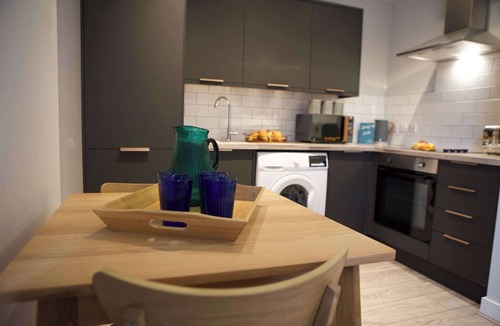 Trafford Apartment | Lower Gathering Sale Nr Manchester - Sleeps 13
