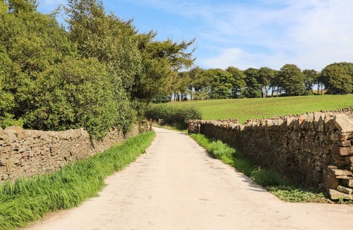 Fence Apartment | LOWER LAITHE, pet friendly, with a garden in Clitheroe
