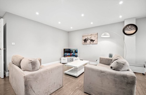 Market Harborough House | Lower Lodge Retreat - 3BDR 2BA House