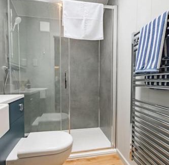 Grimsby Ski Chalet | Lowfield Lodge & Hot Tub - Humberston Fitties Beach