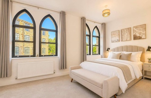 Ainley Top Apartment | Lux House 2BR - Sleeps 6 - Free Parking - Huddersfield