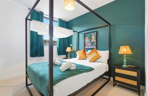 Convention Quarter Apartment | Luxe 2Bd | City Stay | Cheap Parking | Fast Wi-fi