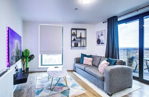 Docklands Apartment | Luxe Apartment by Excel/London City Airport