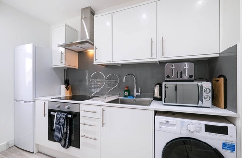 Corby Apartment | Luxurious 1 Bed Serviced Apt. 04 with Wi-Fi
