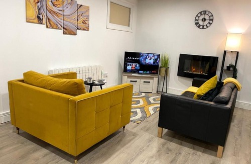 Burnley Apartment | Luxurious 2 Bed Apartment In Heart Of Burnley With Private Parking