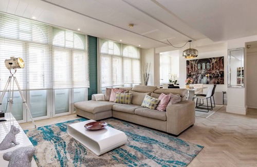 Soho Condo | Luxurious 3-Bedroom Condo on Iconic Oxford Street