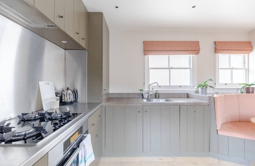 Belgravia Apartment | Luxurious 3BD Flat - Sloane Square, Chelsea!