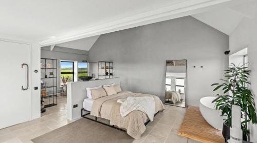 Ely House | Luxurious Retreat with Cinema Lounge