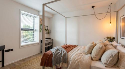 Ely House | Luxurious Retreat with Cinema Lounge