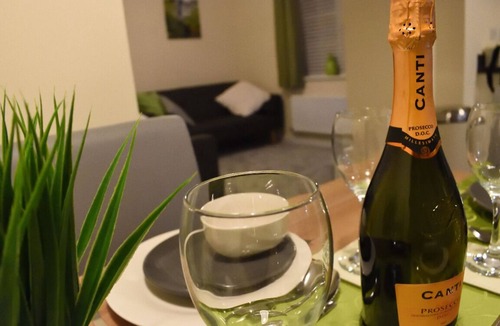 Little Hay Apartment | LUXURY 2 Bed Apartment nr Birmingham NEC/AIRPORT