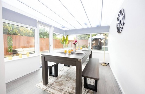 Cambridge House | Luxury 2BR Cambridge House | Hot Tub & Pool Table