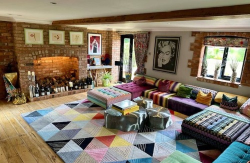 Milton Malsor Bed & Breakfast | Luxury 3-Bed Countryside Suite with Pool & Hot Tub