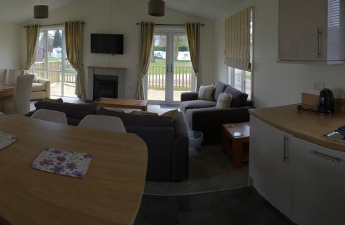 King's Lynn Cabin | Luxury 3 Bedroom Lodge (sleeps 6)