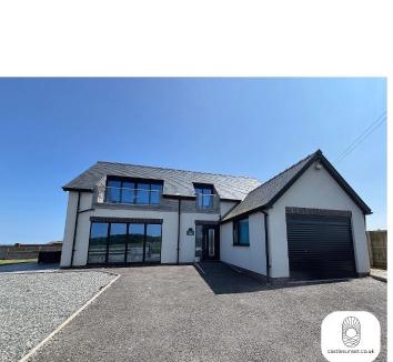 Cayton Bay Villa | Luxury 4-Bedroom Beachfront Home with Hot Tub & Games Room