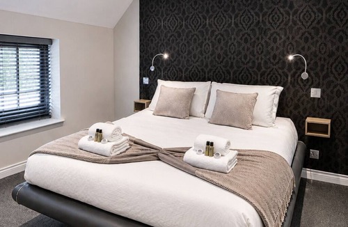 Hessle Cabin | Luxury 4BR En-Suite Lodge | Hessle | Business Stays | Private Parking