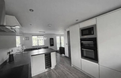 Ashton-under-Lyne House | Luxury 5-Bed Countryside Retreat with Stunning Views
