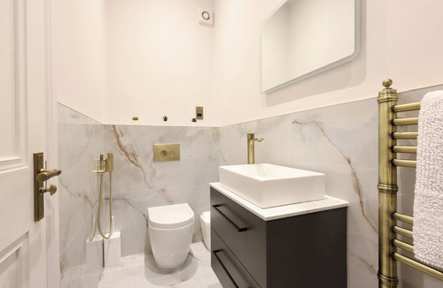 Halifax House | Luxury 6 Bedroom Retreat | Sleeps 12 | Elegant Halifax Stay