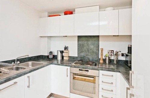 Nine Elms Apartment | Luxury apartment with gym and concierge