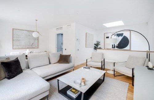 St James House | Luxury Central Mayfair Townhouse with AC 3BR 3BA