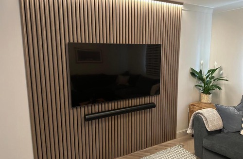 Colchester Apartment | Luxury Coach House - Air Con - Sky Sports Cinema - EVCharger