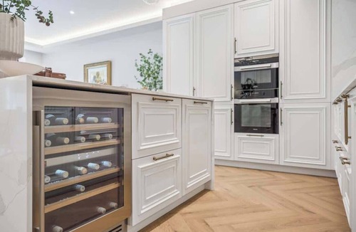 Ascot Apartment | Luxury Gated 3BR Stay in Ascot - By Tempstay
