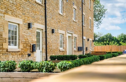 Yarwell Apartment | Luxury Stay at Yarwell Mill, Peterborough