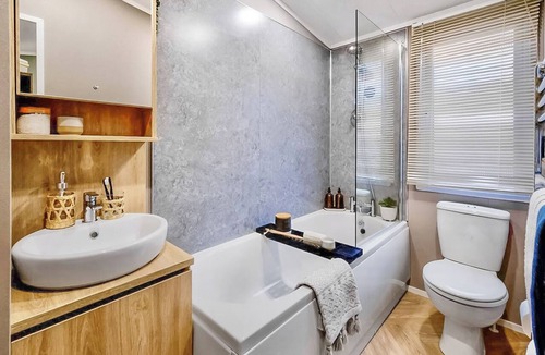Potterhanworth Ski Chalet | Luxury Leisure Lodge Hot Tub
