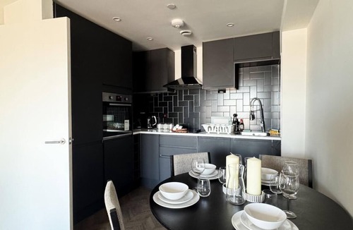 RopeWalks Apartment | Luxury Living by Lime Street Station. Stylish and Central.