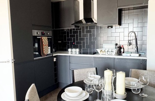 RopeWalks Apartment | Luxury Living by Lime Street Station. Stylish and Central.