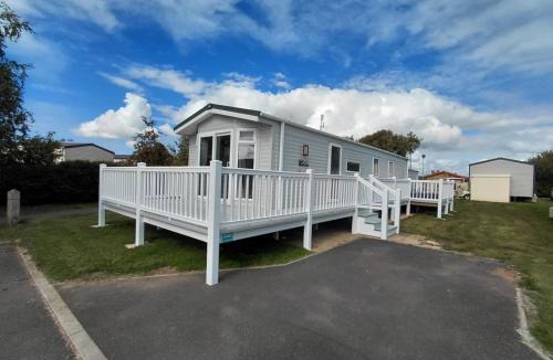 Tattershall Other | Luxury mini lodge with hot tub and decking at Tattershall Lakes