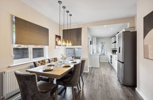 Lincoln House | Luxury Modern Entire Home