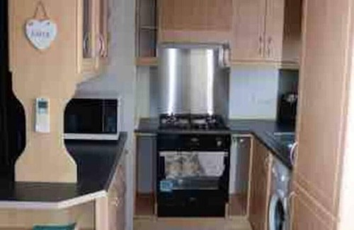 York Cabin | Luxury Moorhen Lodge & Hot Tub. 3 miles from York city centre! The best of both!