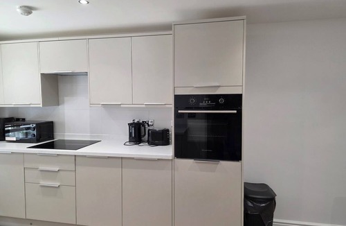 St Neots House | Luxury retreat In the heart of St Neots, free parking and close to town centre