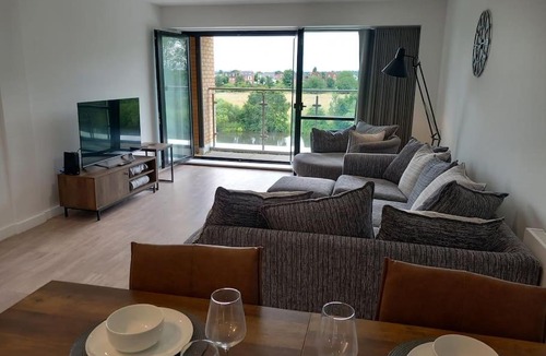 Nottingham Apartment | Luxury Riverside Apartment Stunning views Free Parking