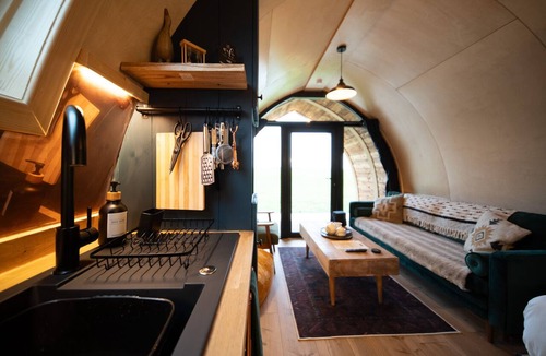 Todmorden Cabin | Luxury Rural Cabin with Wood Fired Hot Tub