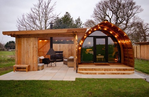 Todmorden Cabin | Luxury Rural Cabin with Wood Fired Hot Tub