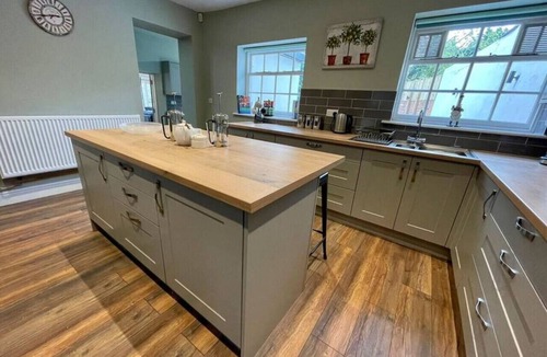 Swaffham Bed & Breakfast | Lydney House Hotel Swaffham Sleeps 22