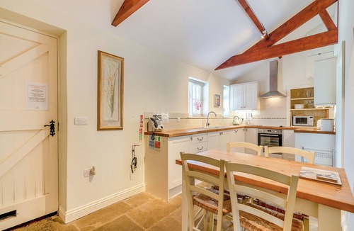 Potter Brompton Cottage | Manor House Farm Cottage - UK49537